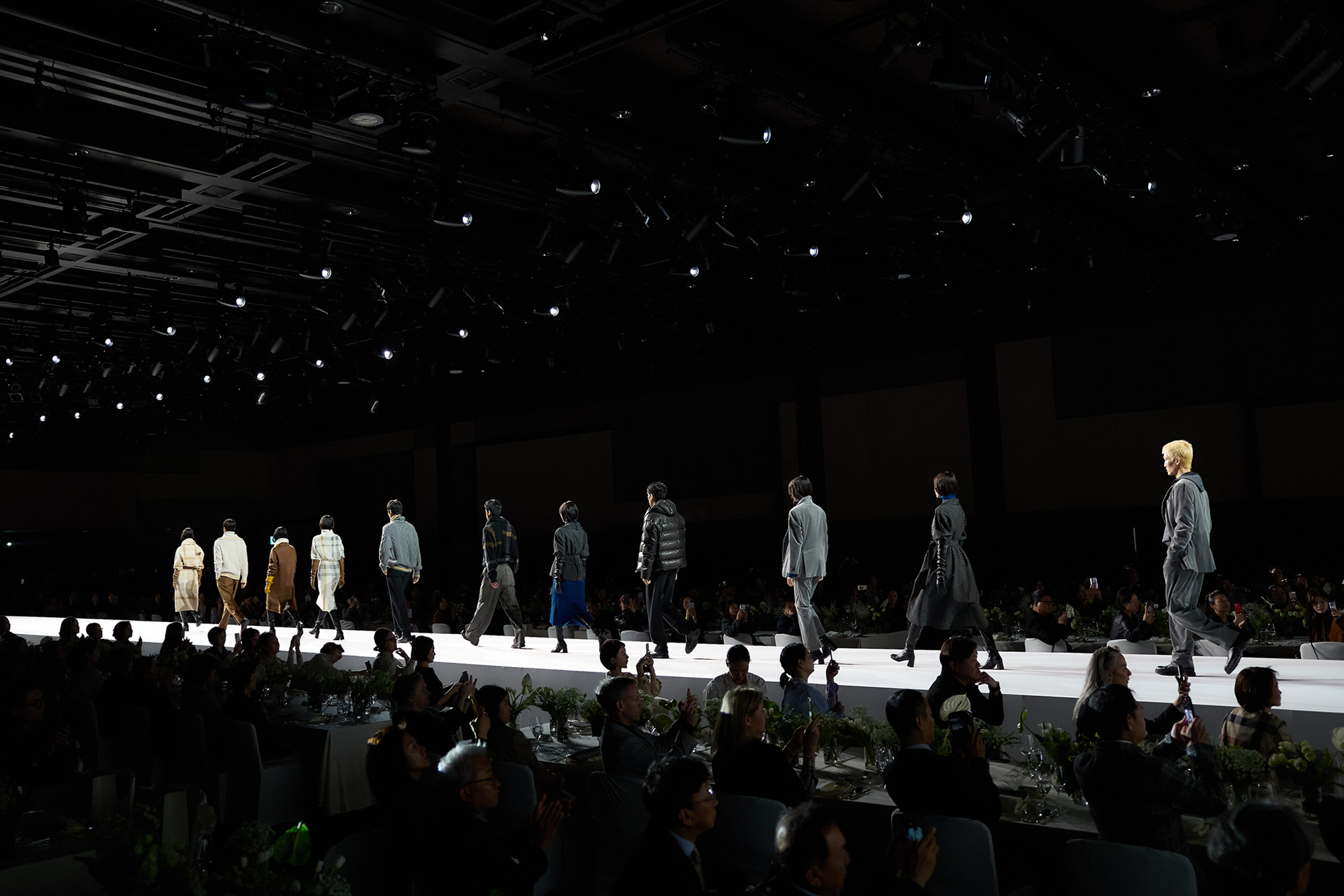 '131년 전통과 혁신 공존' 닥스, 세대 아우른 패션쇼 성황리에  4765-Image